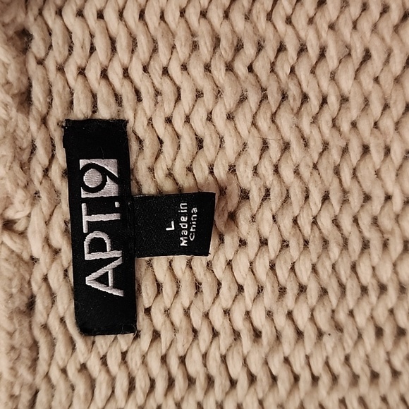 Sweater - Picture 4 of 6